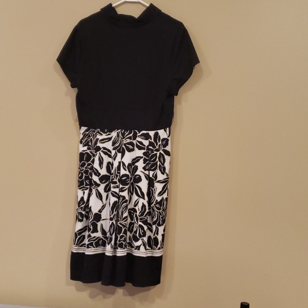 Dress - Picture 2 of 4